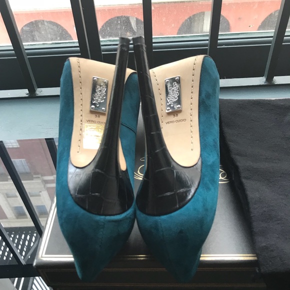 Gorgeous Teal Suede Alejandro Ingelmo Grace Pumps - Picture 4 of 5